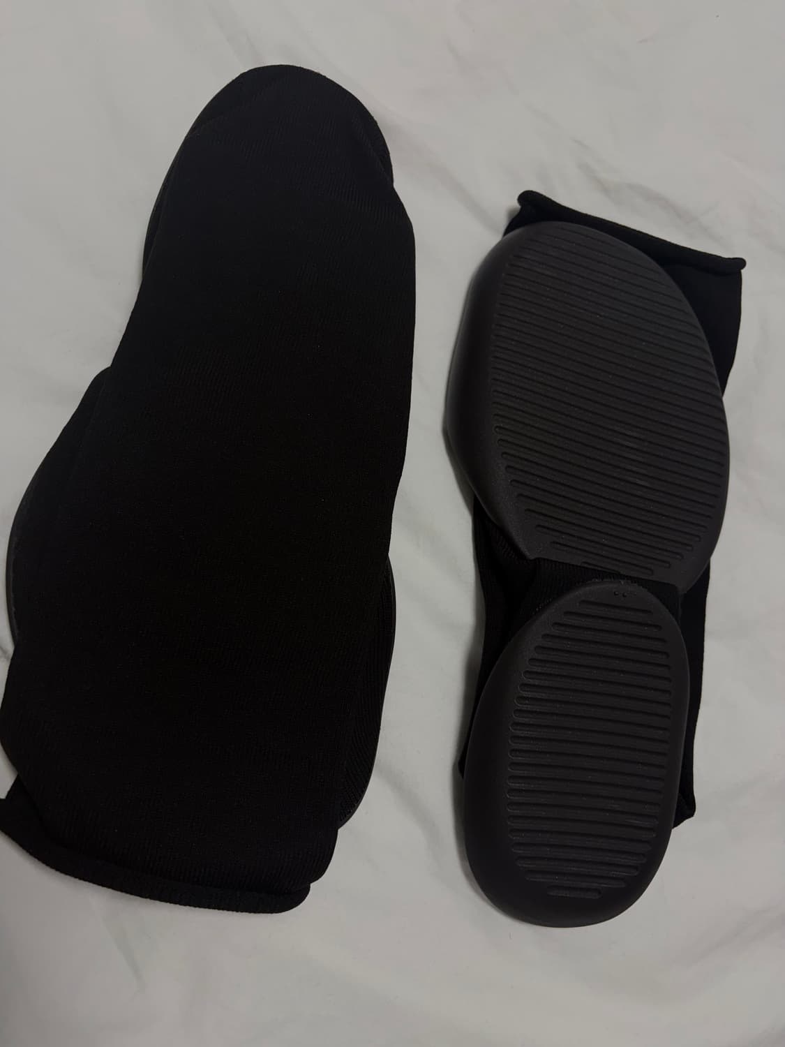 칸예 웨스트 Yeezy Pods 초기 모델 사이즈 1 팝니다 상품이미지2