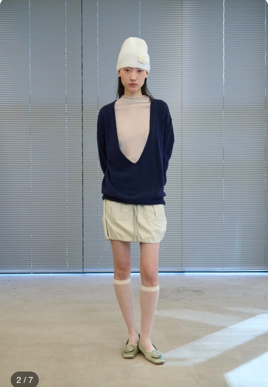 Wide V-neck Knit (Navy) 상품이미지2