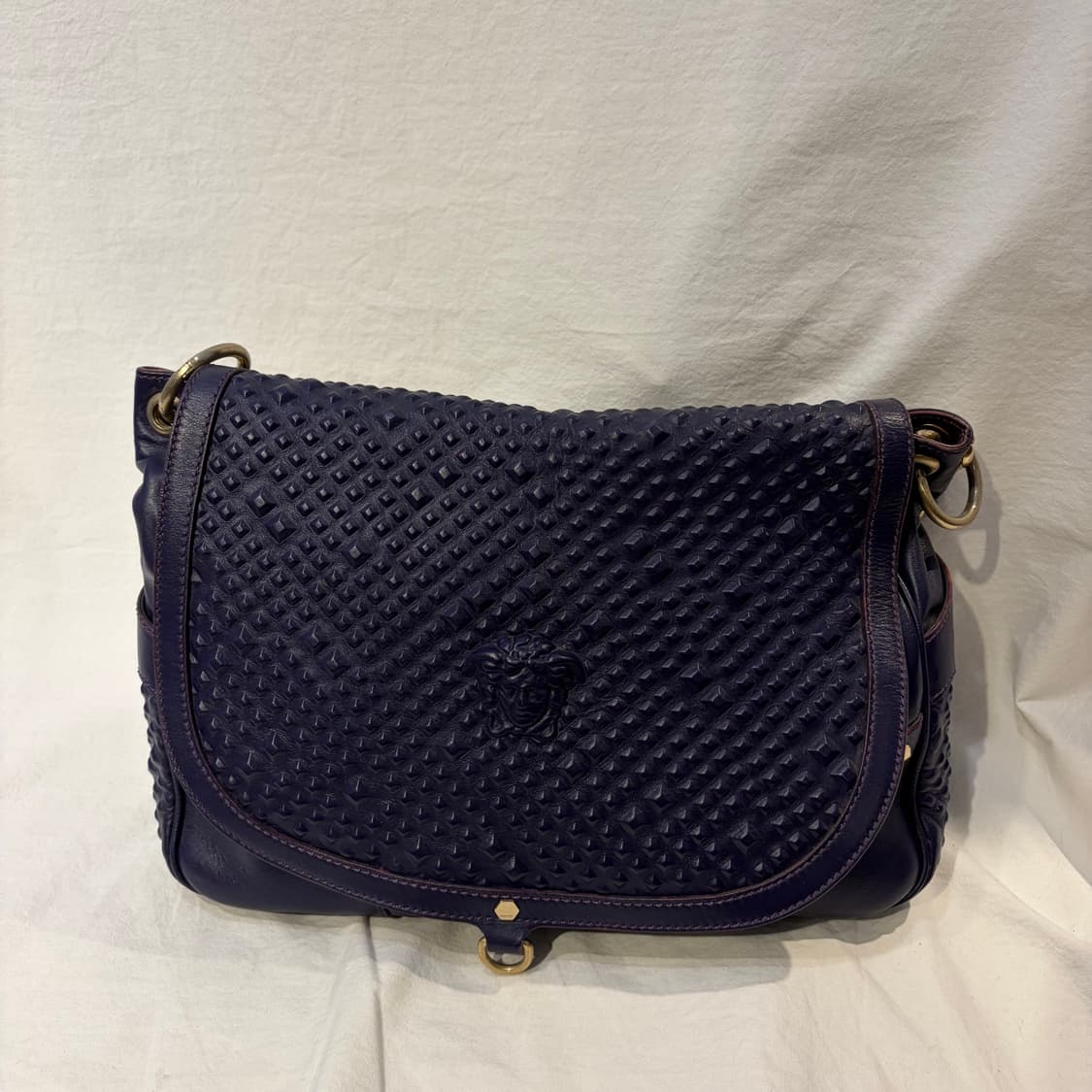 베르사체 메두사 엠보싱 숄더백 가방 상품이미지1