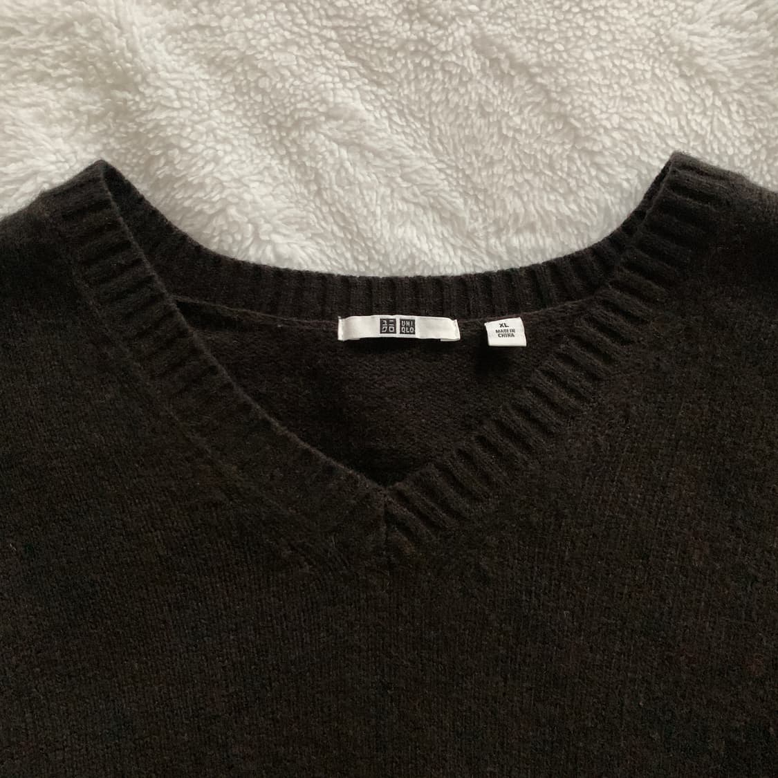 일본 유니클로 브이넥 루즈핏 브라운 울니트 상품이미지4