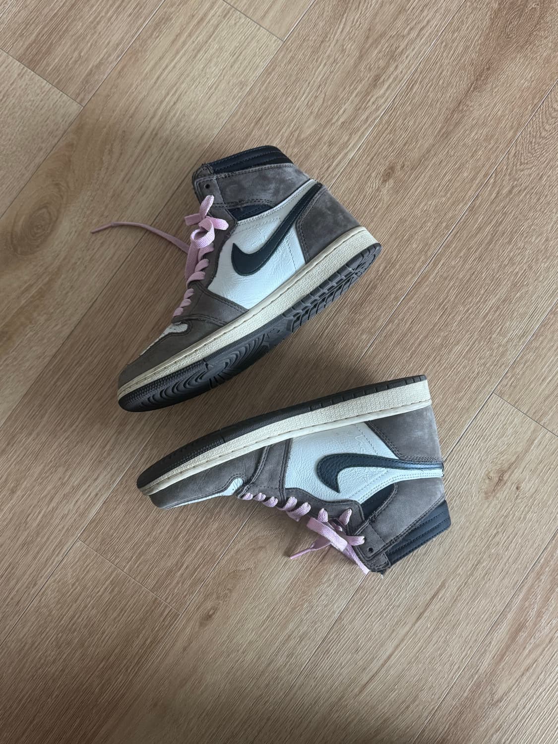 나이키 에어조던1 하이 트래비스스캇 240cm 상품이미지2