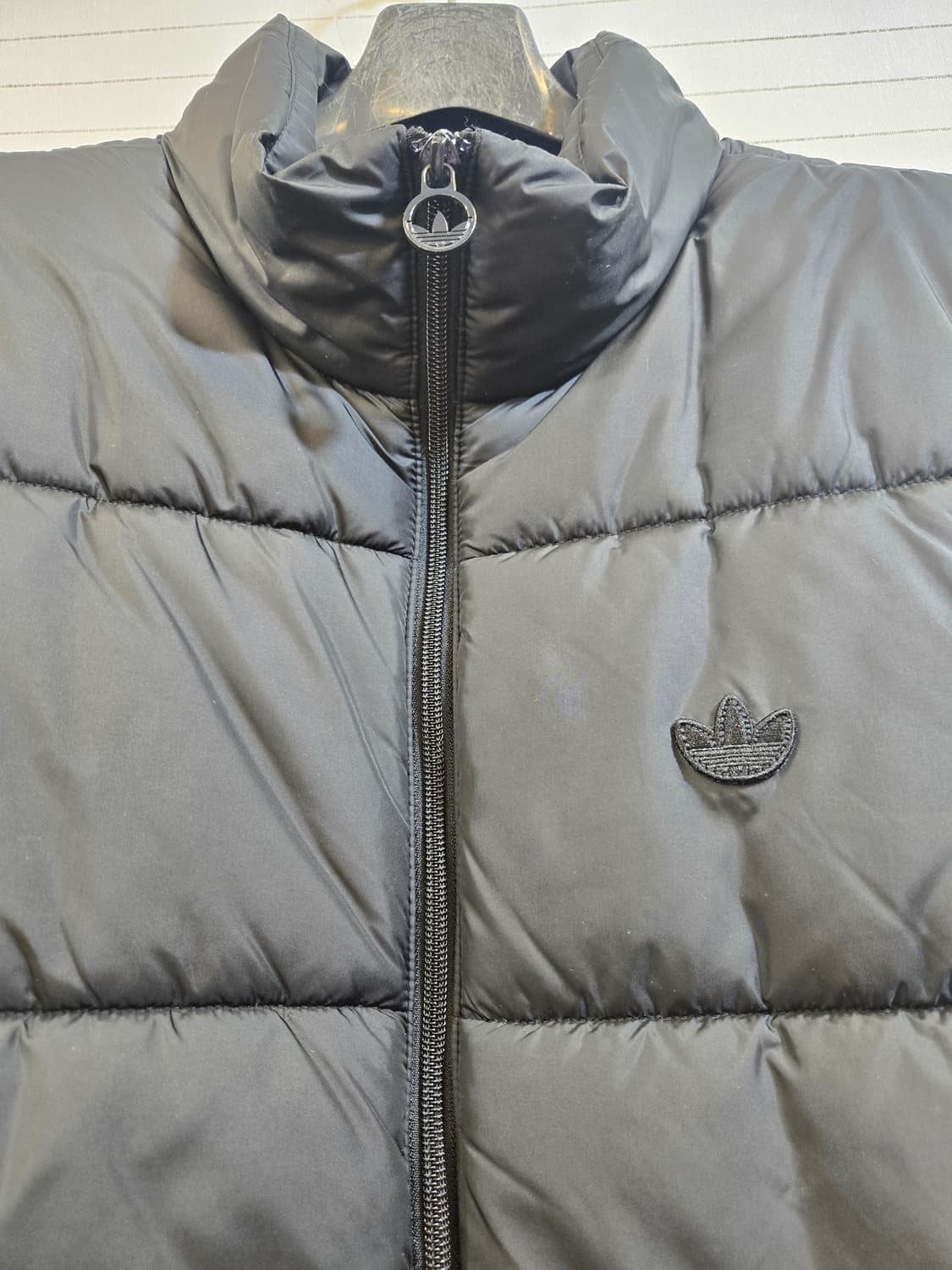 아디다스 삼선 패딩 조끼 블랙 상품이미지2