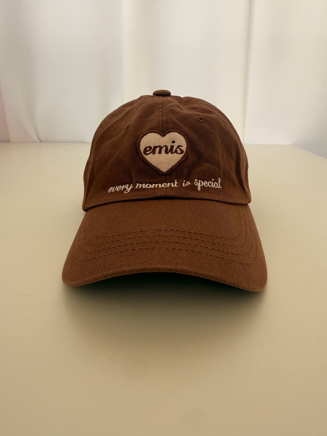 이미스(emis)의 HEART WAPPEN BALL CAP  상품이미지1