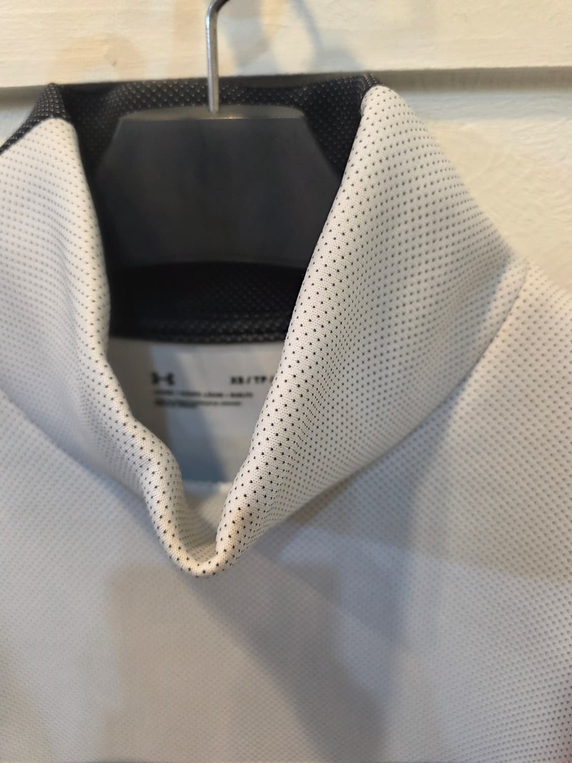 언더아머 흰색 XS 여성 폴라 맨투맨티셔츠 상품이미지1