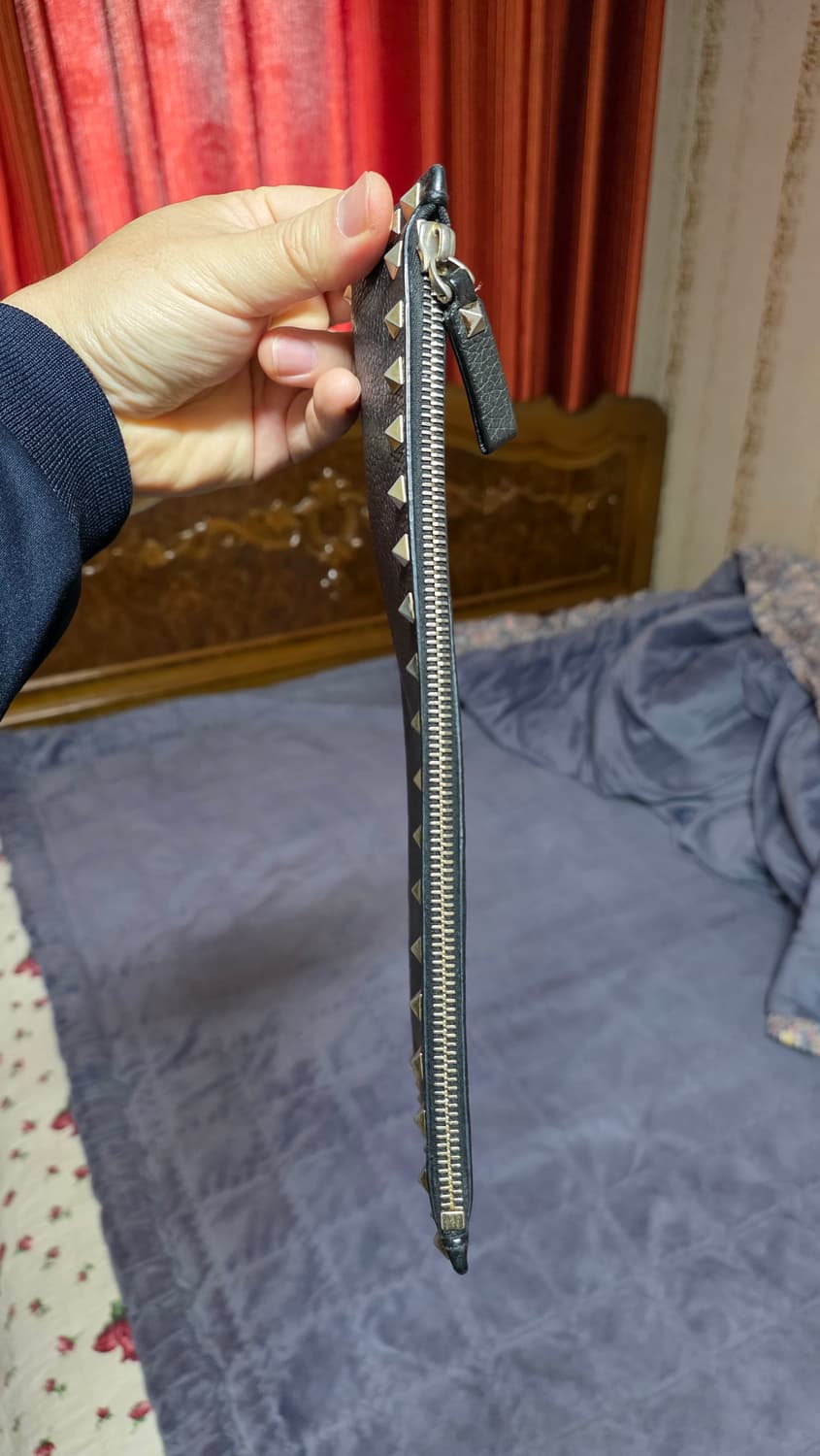 (정품) 발렌티노 락스터드 클러치/남녀공용/검정/개인 상품이미지7