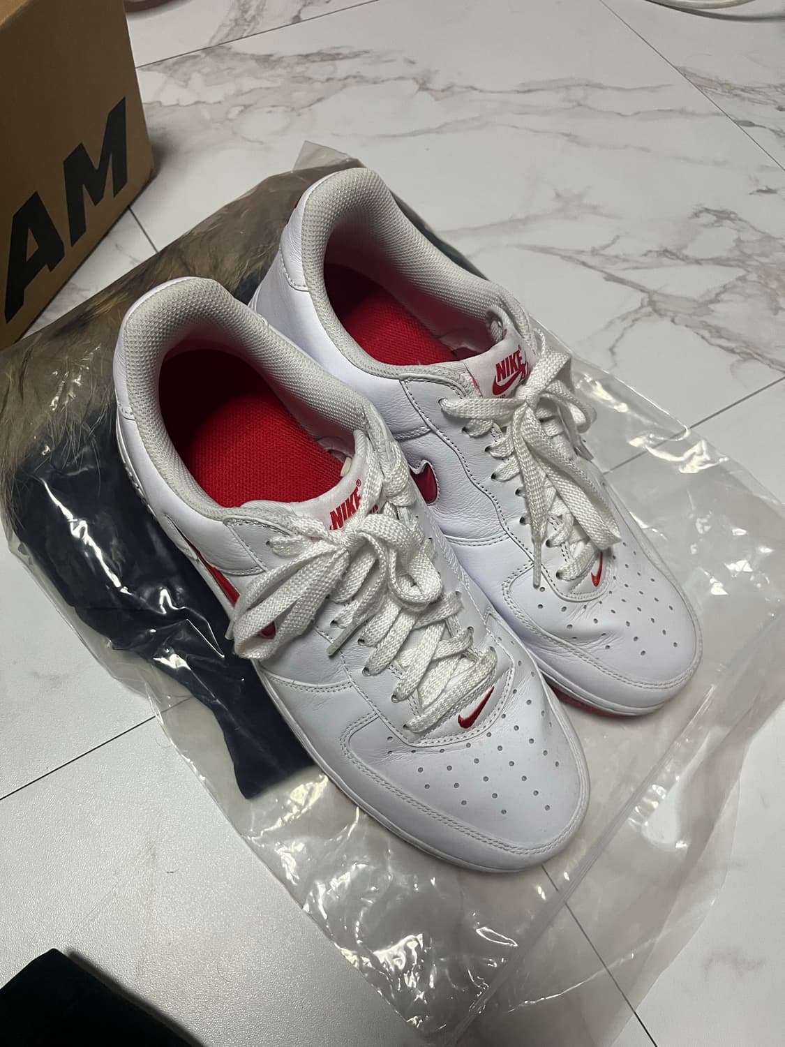 [280] 나이키 FN5924-101 에어포스1 컬러 오브 더 먼스 레드 상품이미지2