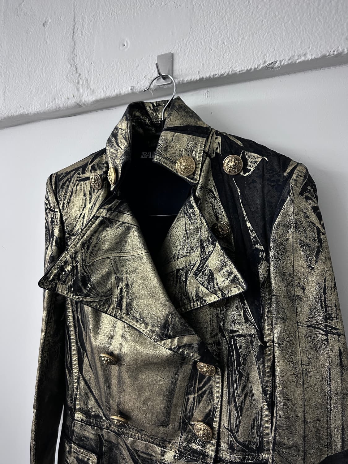 발망 데카르넹 골드 브러쉬드 나폴레옹 코트 상품이미지3