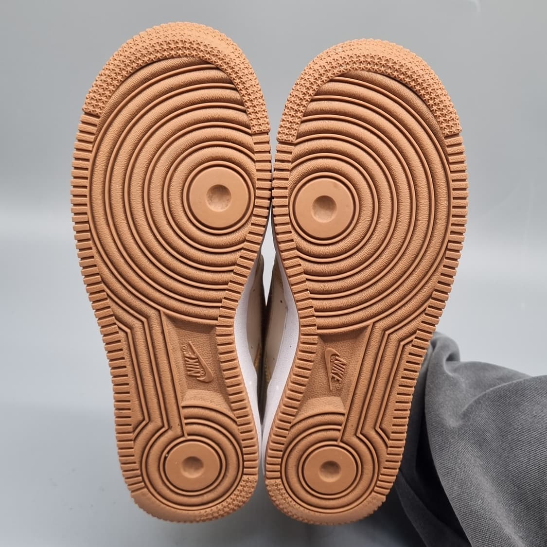 나이키 에어포스1 에일브라운 운동화225 상품이미지3