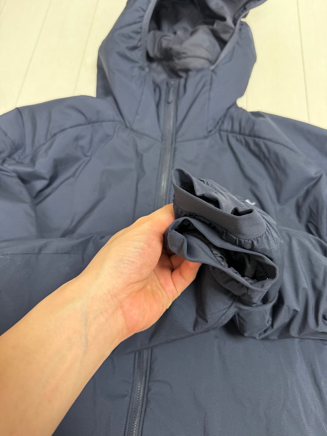 아크테릭스 아톰 L 사이즈 블랙사파이어 자수로고 버전 상품이미지4