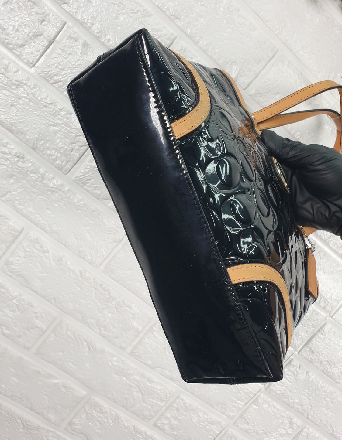 코치 페이트 엠보스드 에나멜 토트백 상품이미지7