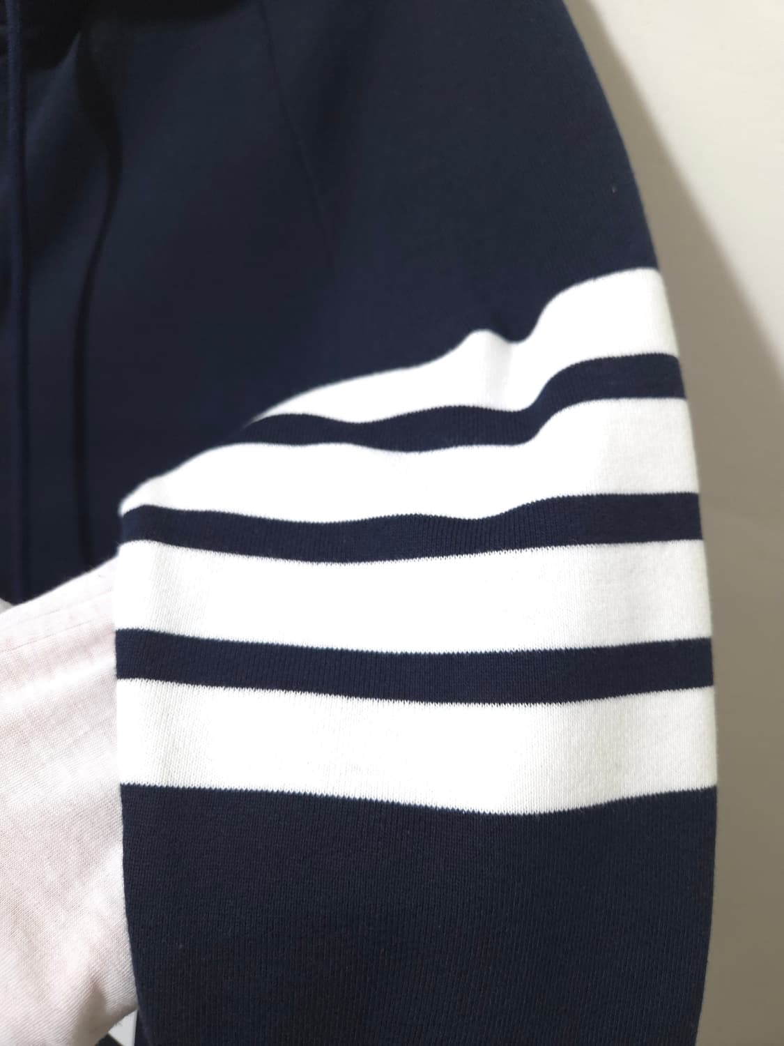 [3, 새상품급] 톰브라운 사선완장 금장 후드집업  상품이미지7