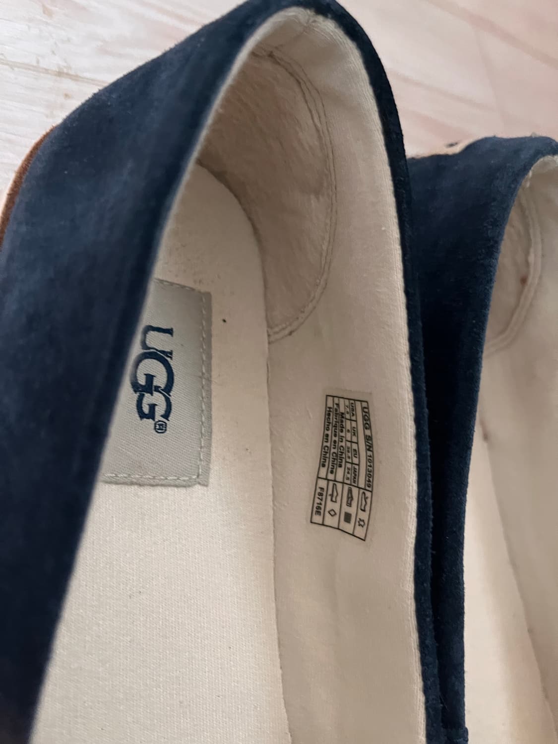 UGG 어그 네이비 플랫 슈즈(245mm) 상품이미지3