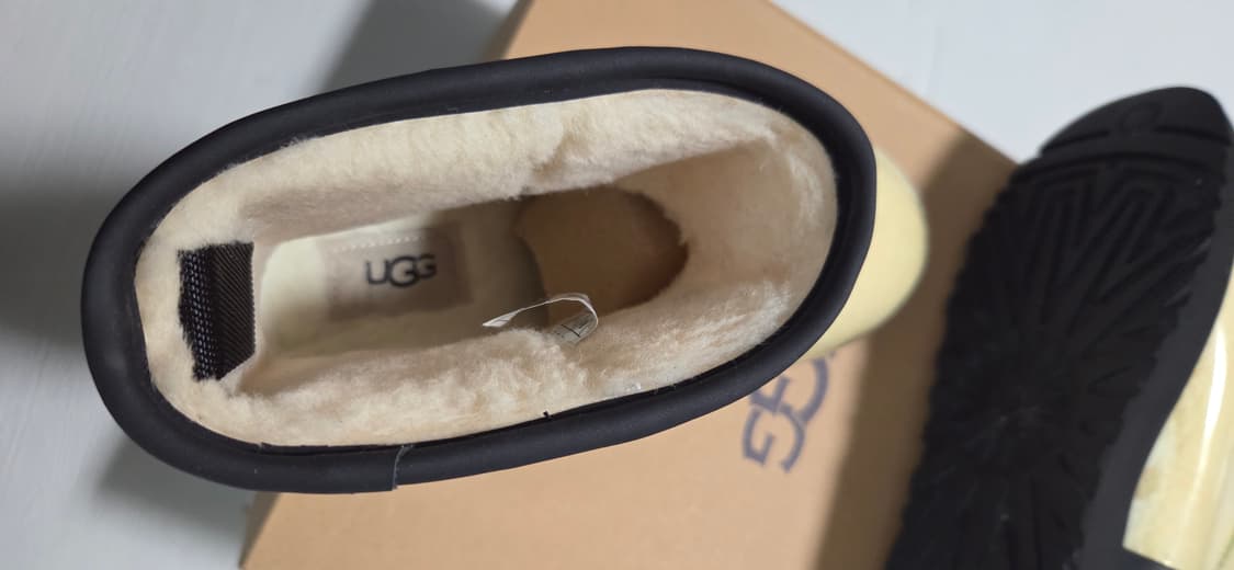 UGG 어그 클리어 미니 부츠 240사이즈 (usa8,eu39)
택포 상품이미지7