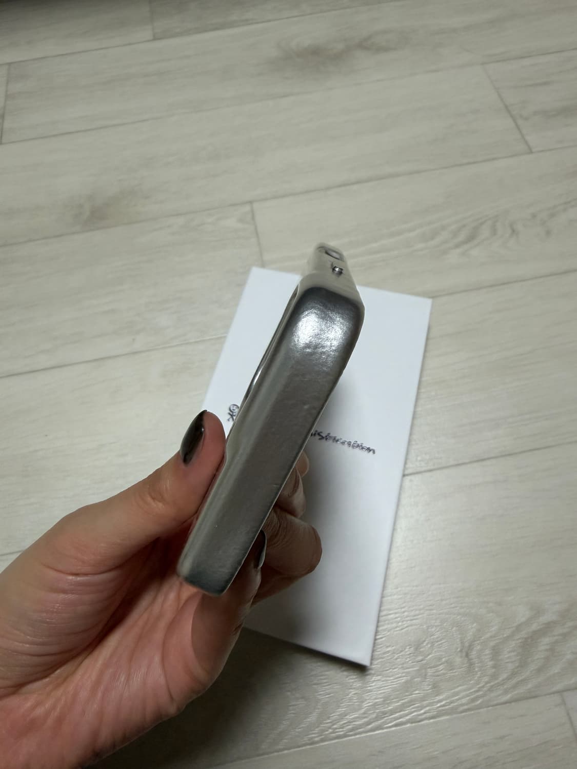 어반소피스티케이션 아이폰17 케이스 크롬 상품이미지4