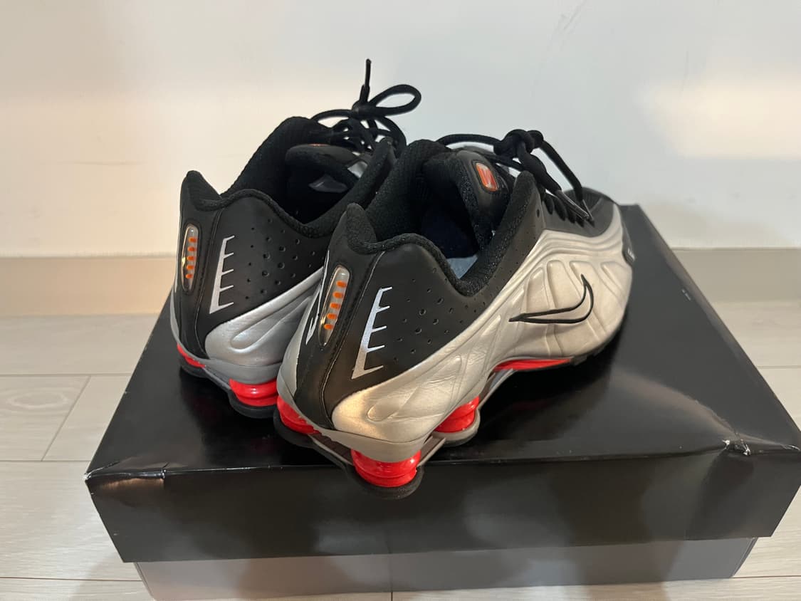 나이키 샥스 R4 메탈릭 실버 레드 상품이미지2