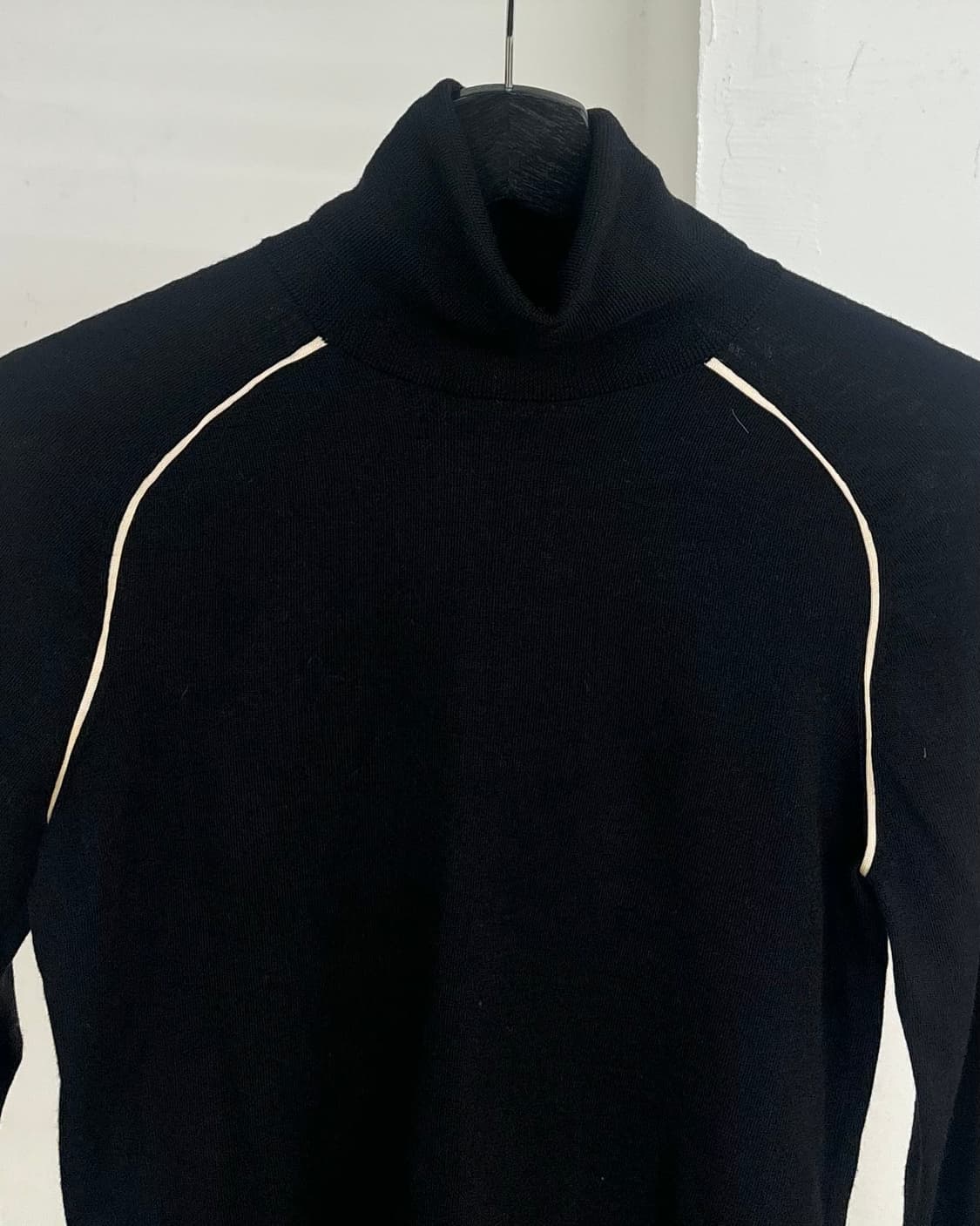 드리스 반 노튼 블랙 하이넥 니트 상품이미지2