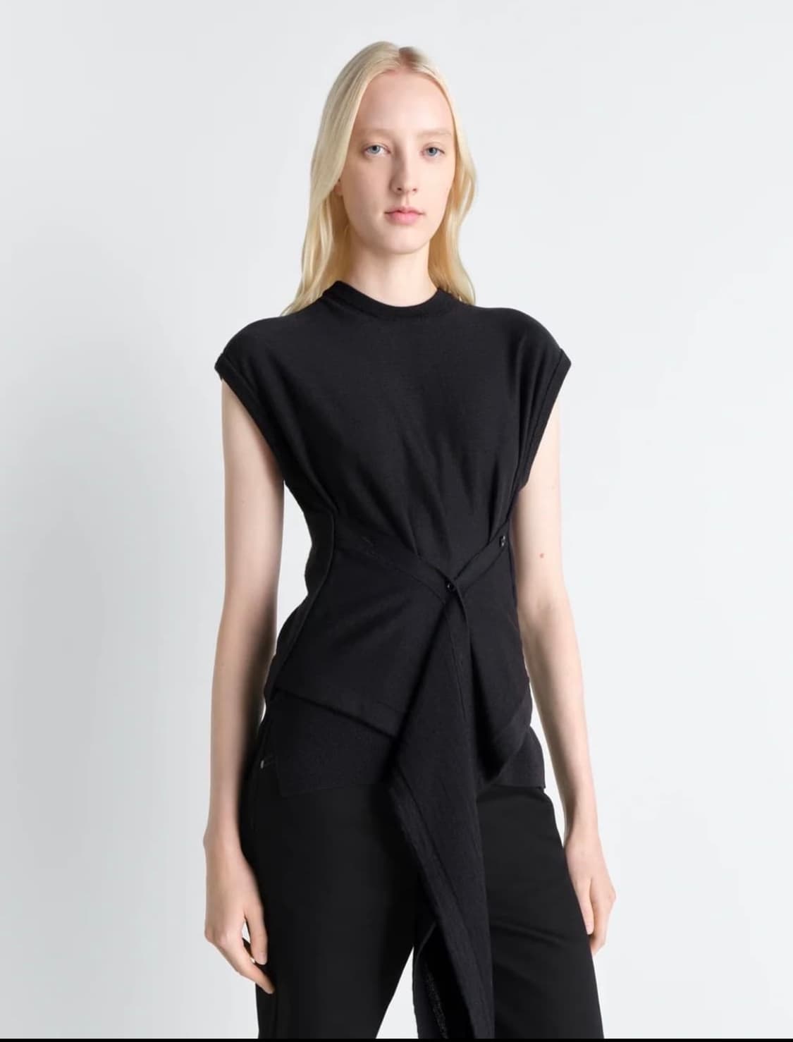 (XS,S,M) 르메르 슬리브리스 버튼 탑 블랙 26SS 상품이미지3