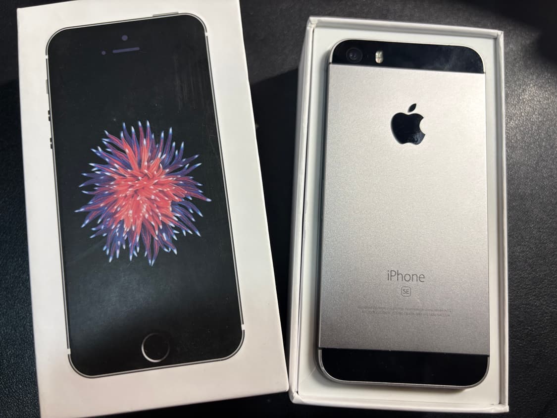 아이폰 SE1 스페이스그레이 128GB (카메라 무음) 상품이미지1