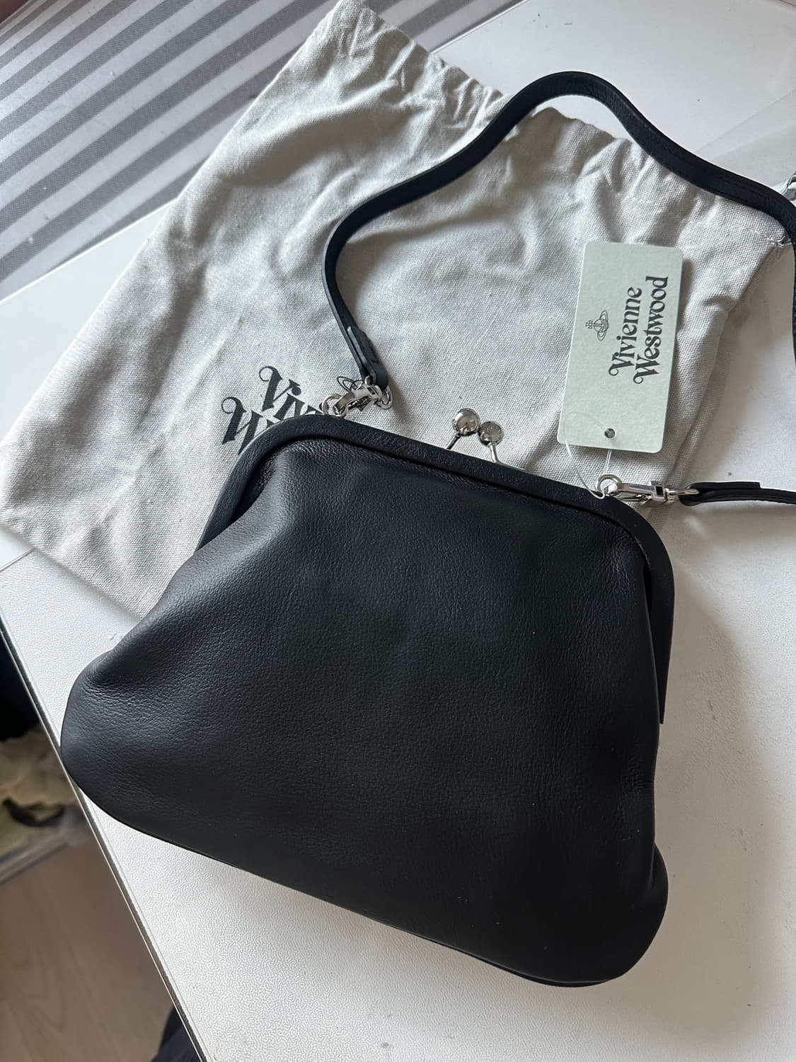 비비안웨스트우드 로고 엠보싱 클러치백 상품이미지3