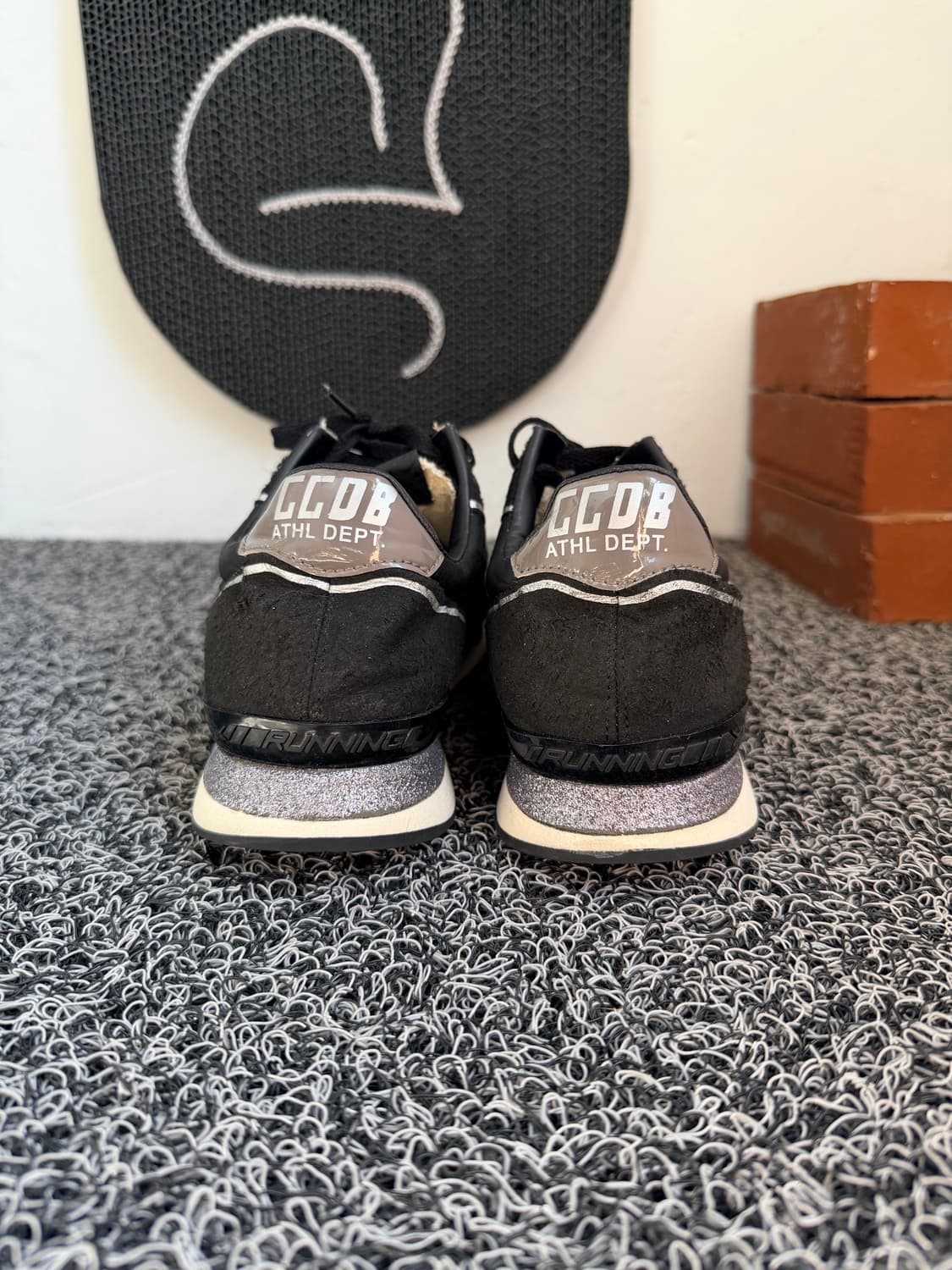 골든구스(Golden Goose) 런닝 스니커즈 - 블랙 & 실버 상품이미지3