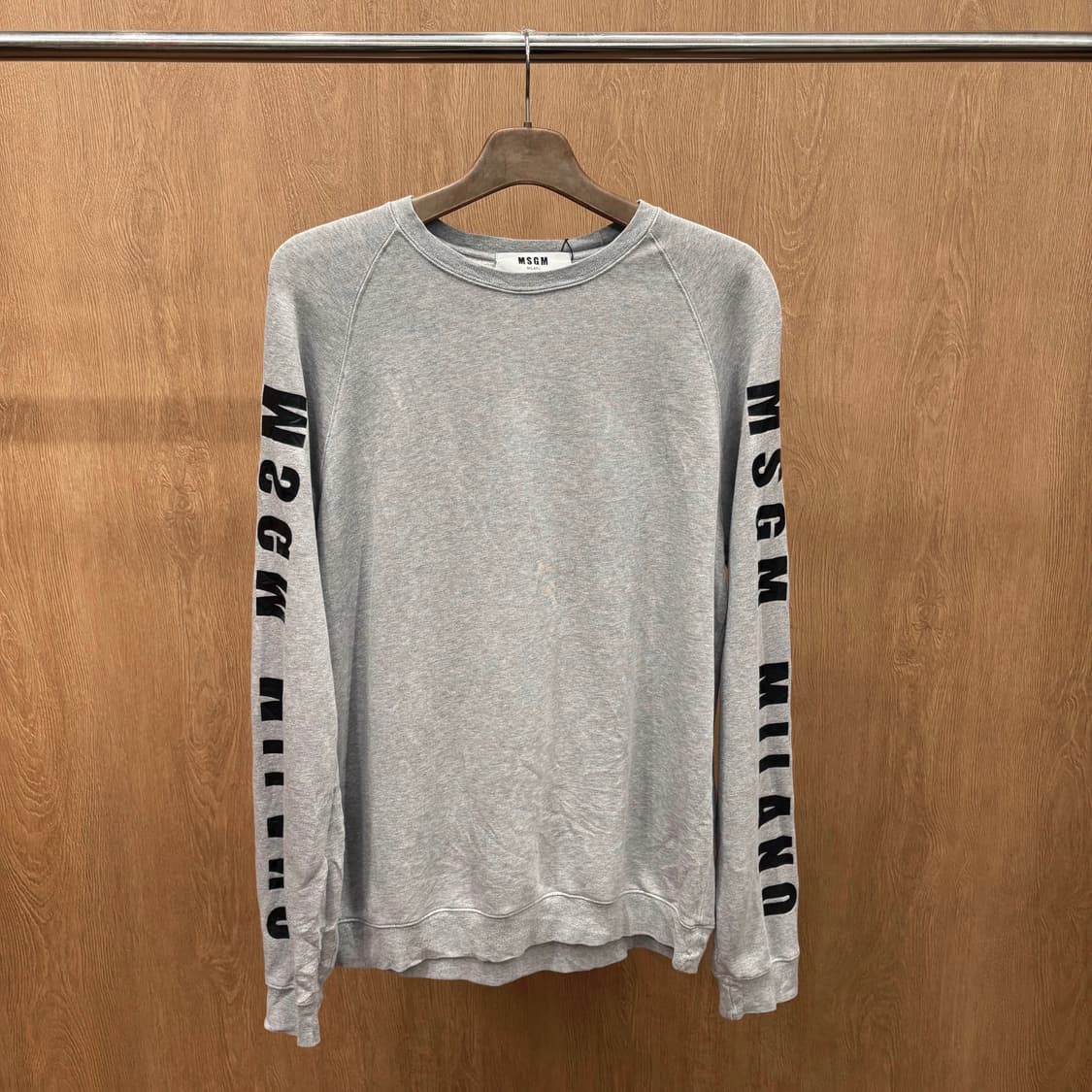 MSGM 라운드넥 긴팔 맨투맨 래글런 로고 프린팅 슬리브 디테일 그레이 상품이미지2