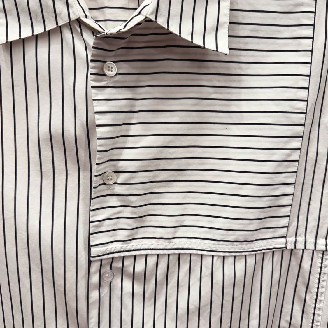 마르니 스트라이프 반팔 셔츠 언발란스 패치 디자인 화이트 블랙 배색 상품이미지6