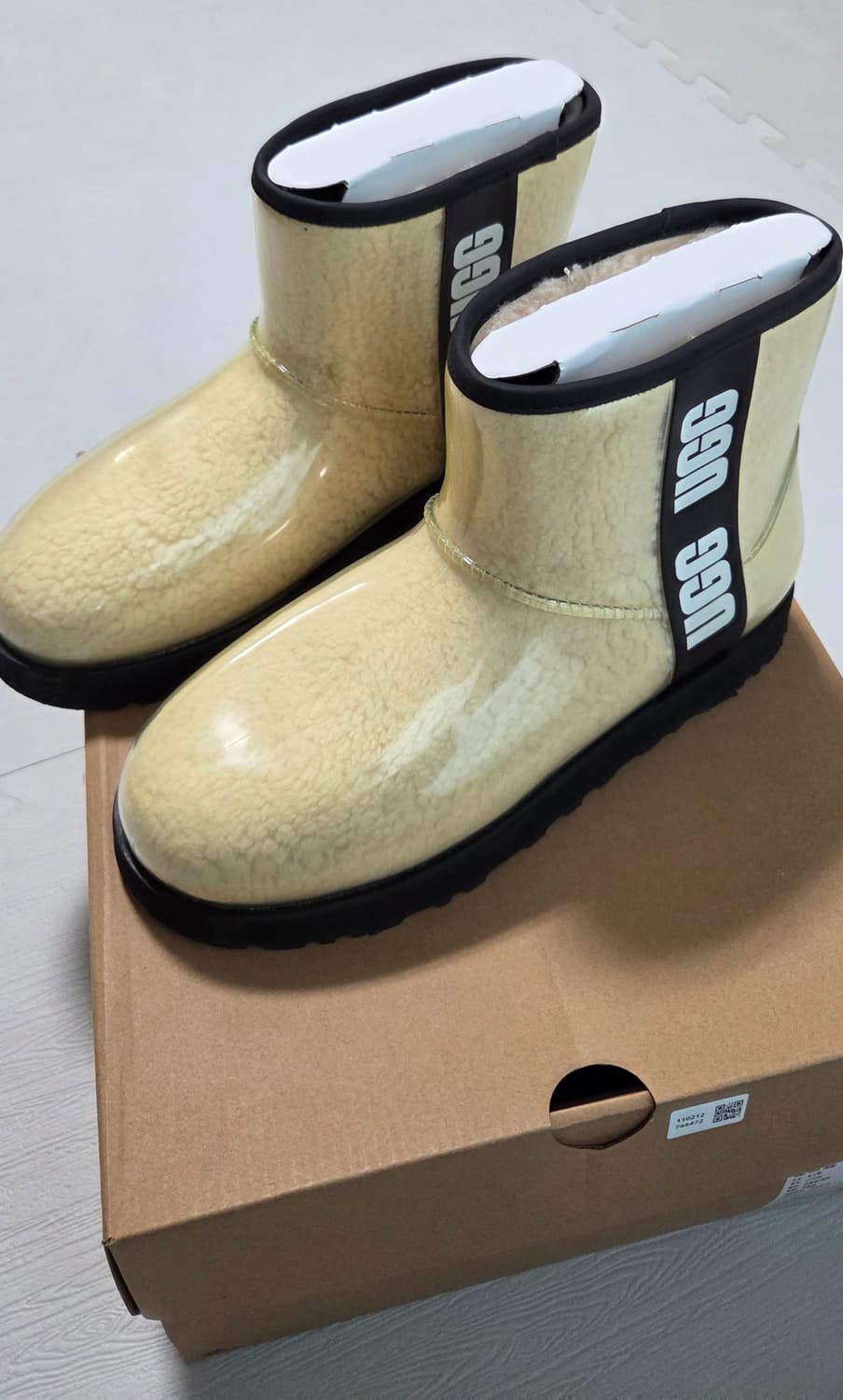 UGG 어그 클리어 미니 부츠 240사이즈 (usa8,eu39)
택포 상품이미지1