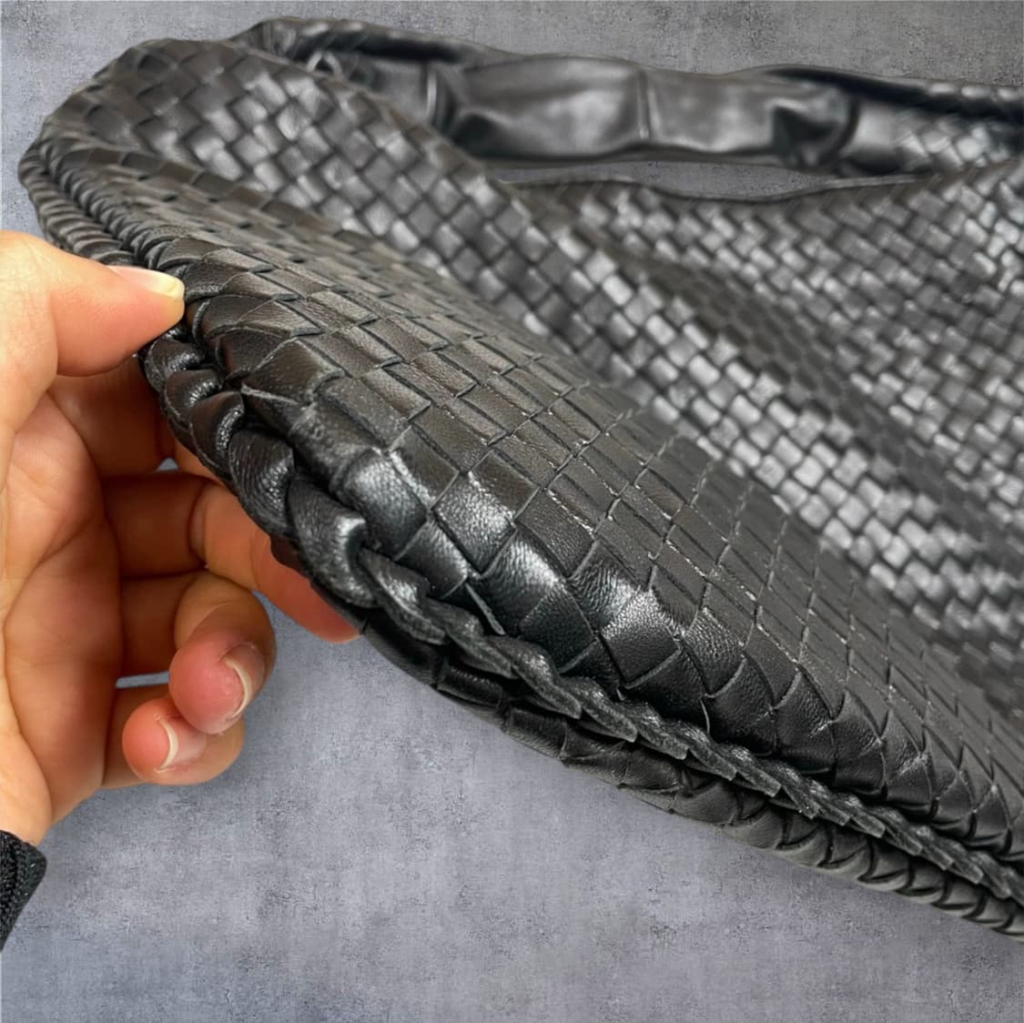 보테가베네타 Bottega Veneta 블랙 인트레치아토 호보 숄더백 상품이미지6