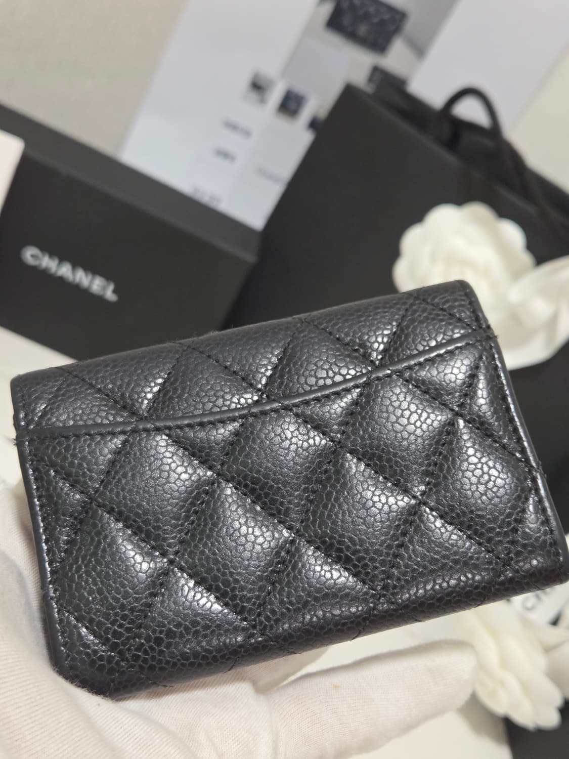 [새상품급] 샤넬 클래식 캐비어 똑딱이 은장 플랩 지갑 상품이미지3