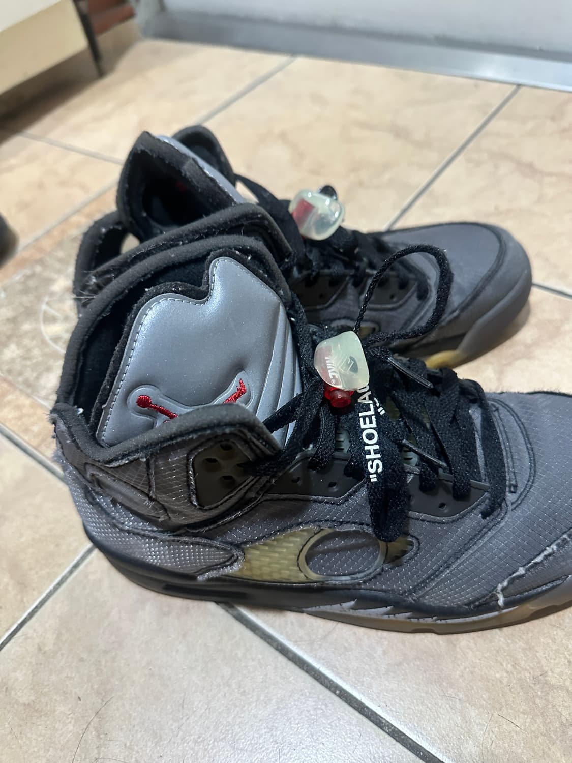 조던5 오프화이트 레트로SP 블랙 모슬린 275 팝니다 상품이미지2