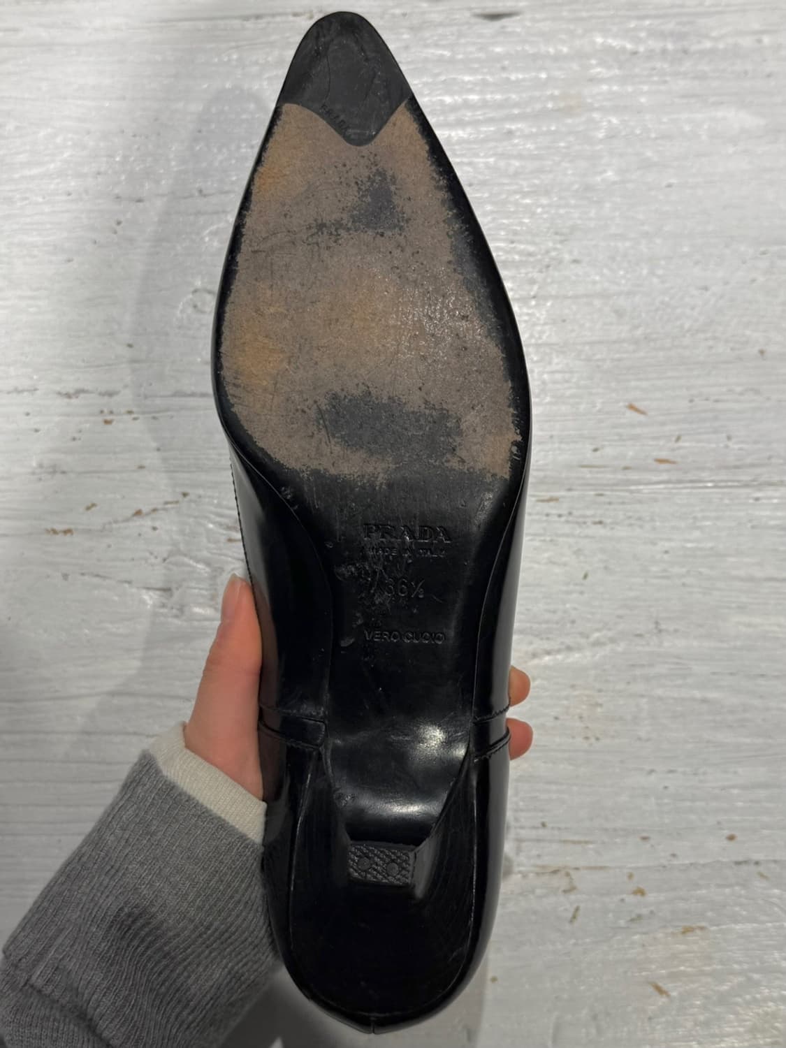 프라다 블랙 버클 포인트 토 키튼 힐 펌프스 상품이미지7