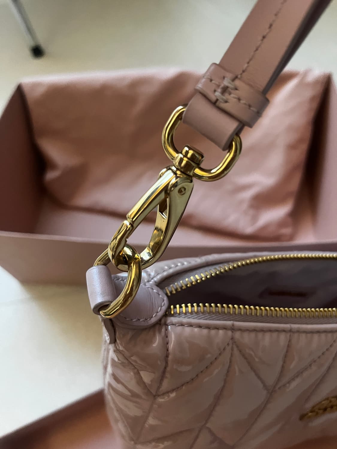 미우미우 마테라쎄 스피릿 시레백 상품이미지3