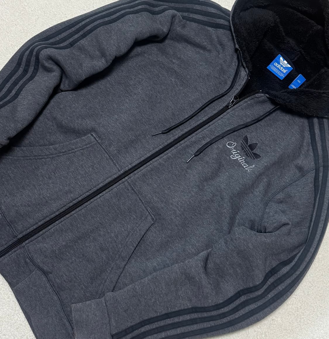 아디다스 차콜 쉐르파 후드집업 상품이미지3