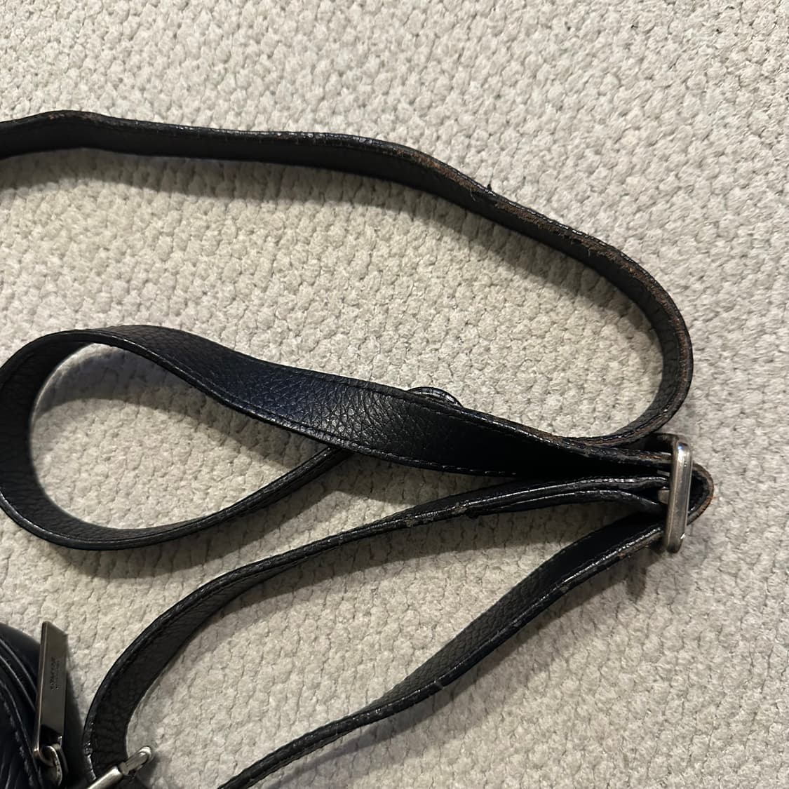 아르마니 Armani 카프스킨 크로스백 상품이미지3