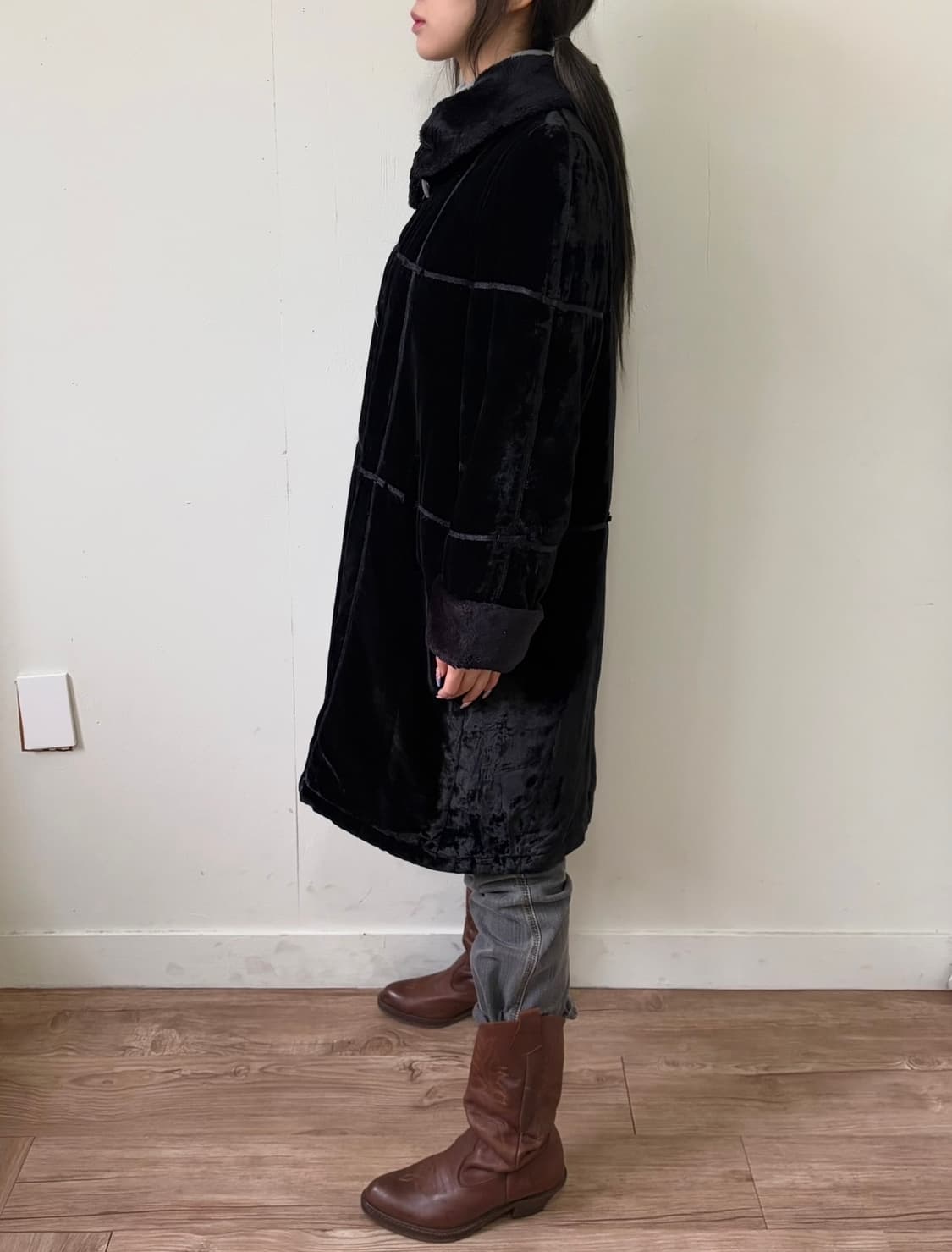 Jilliow voice 블랙 벨벳 무스탕 코트 상품이미지8