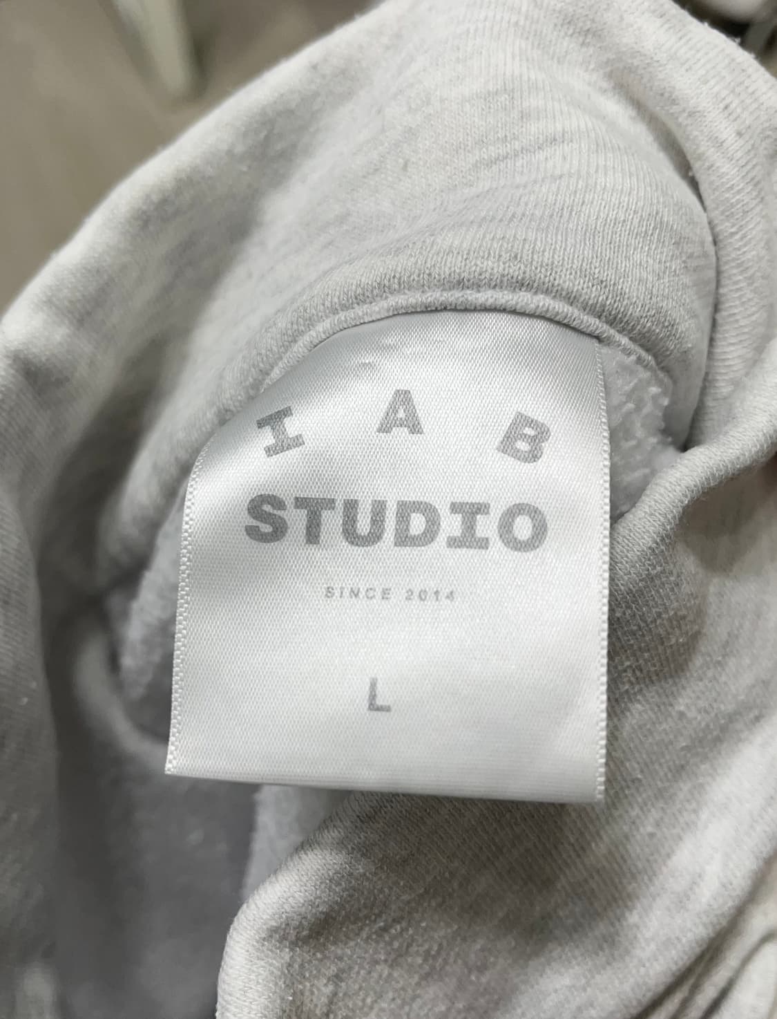 아이앱 스튜디오 하프 집 풀오버 라이트 그레이 상품이미지3