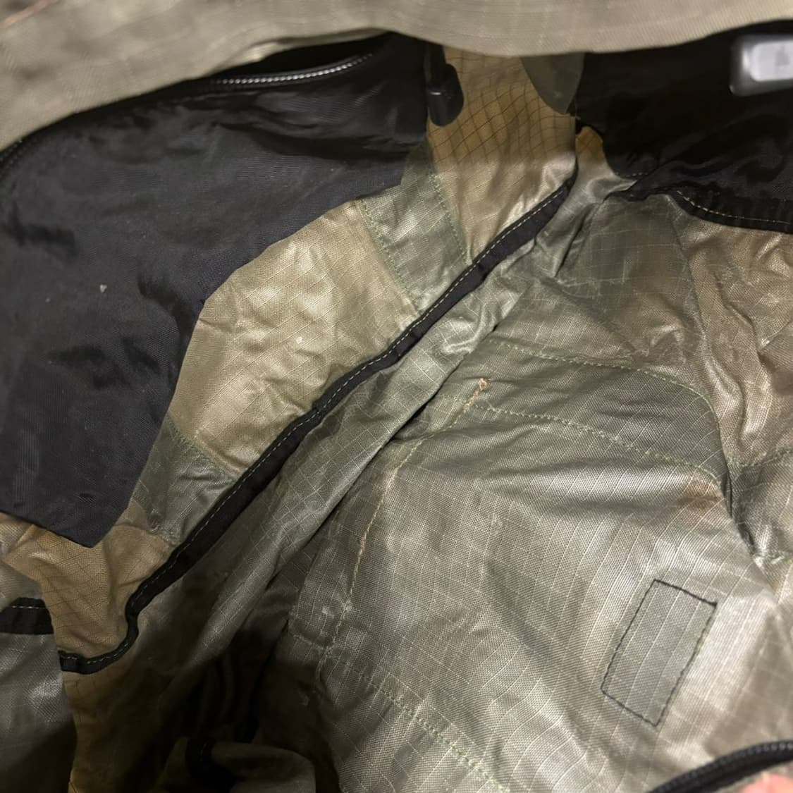 노스페이스 더플 크로스백 카키 브라운 상품이미지5