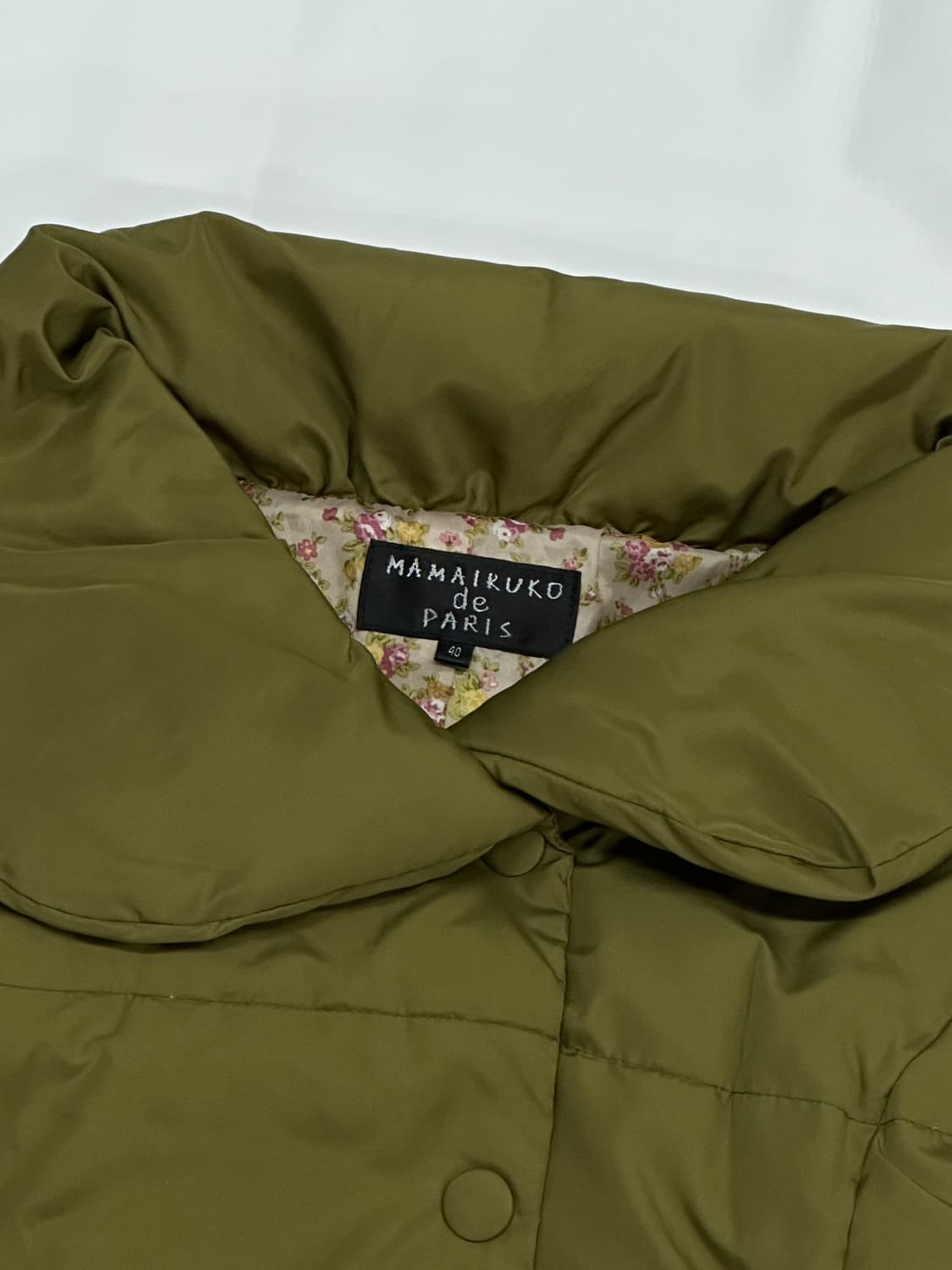 하구미의 말차맛 겨울 모리걸 올리브카키 오버핏 버튼포인트 경량패딩 상품이미지3