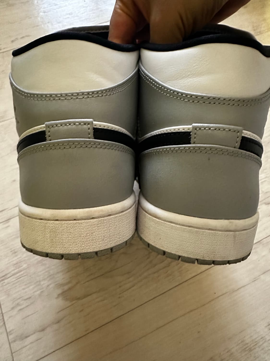 조던 1 미드 라이트 스모크 그레이 상품이미지4