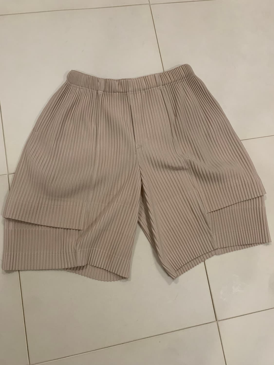 옴므플리세 카고 반바지 3 국내 매장판 쉘베이지 24.06 상품이미지3