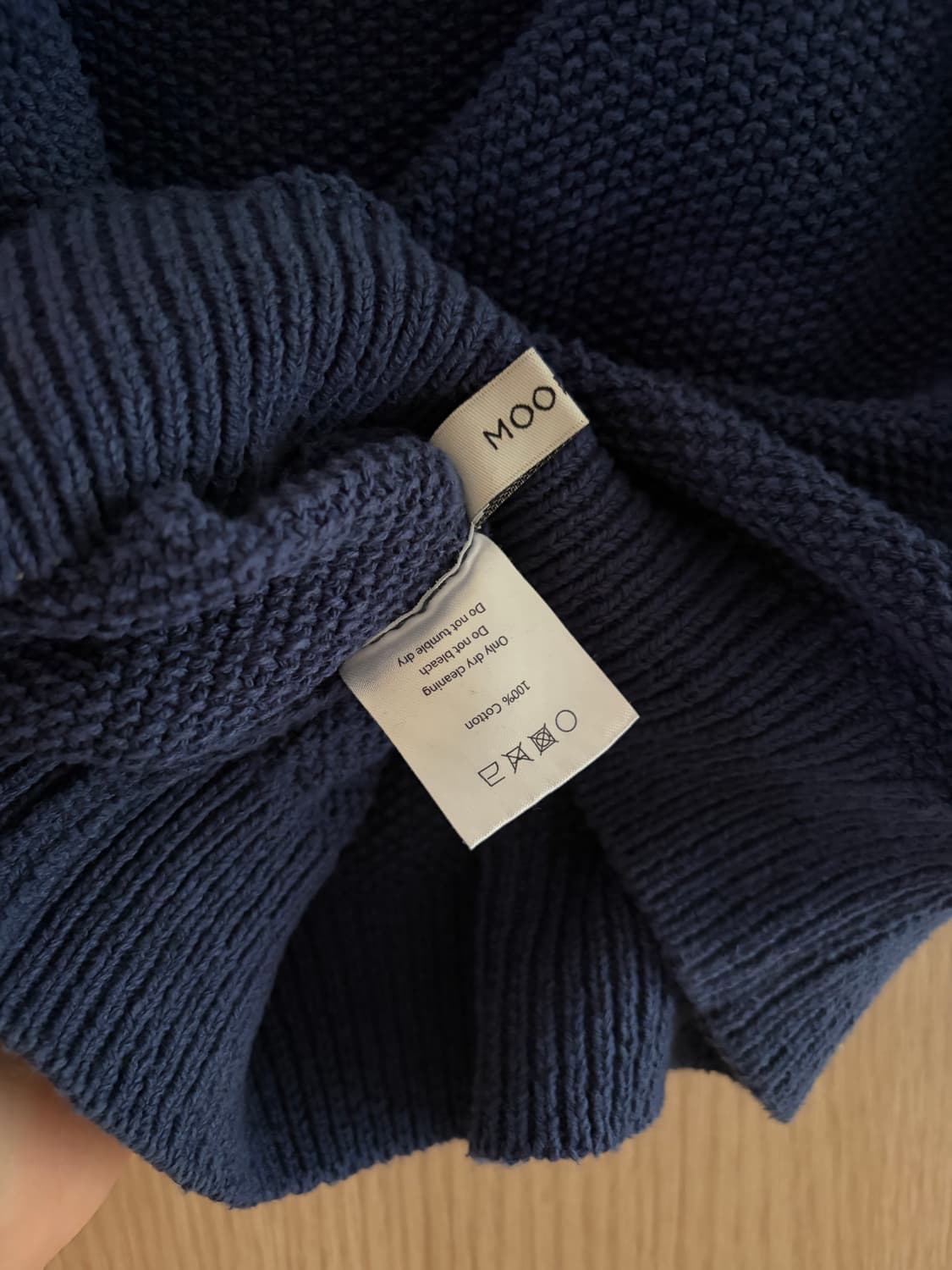 문달 Charites knit in navy 상품이미지4