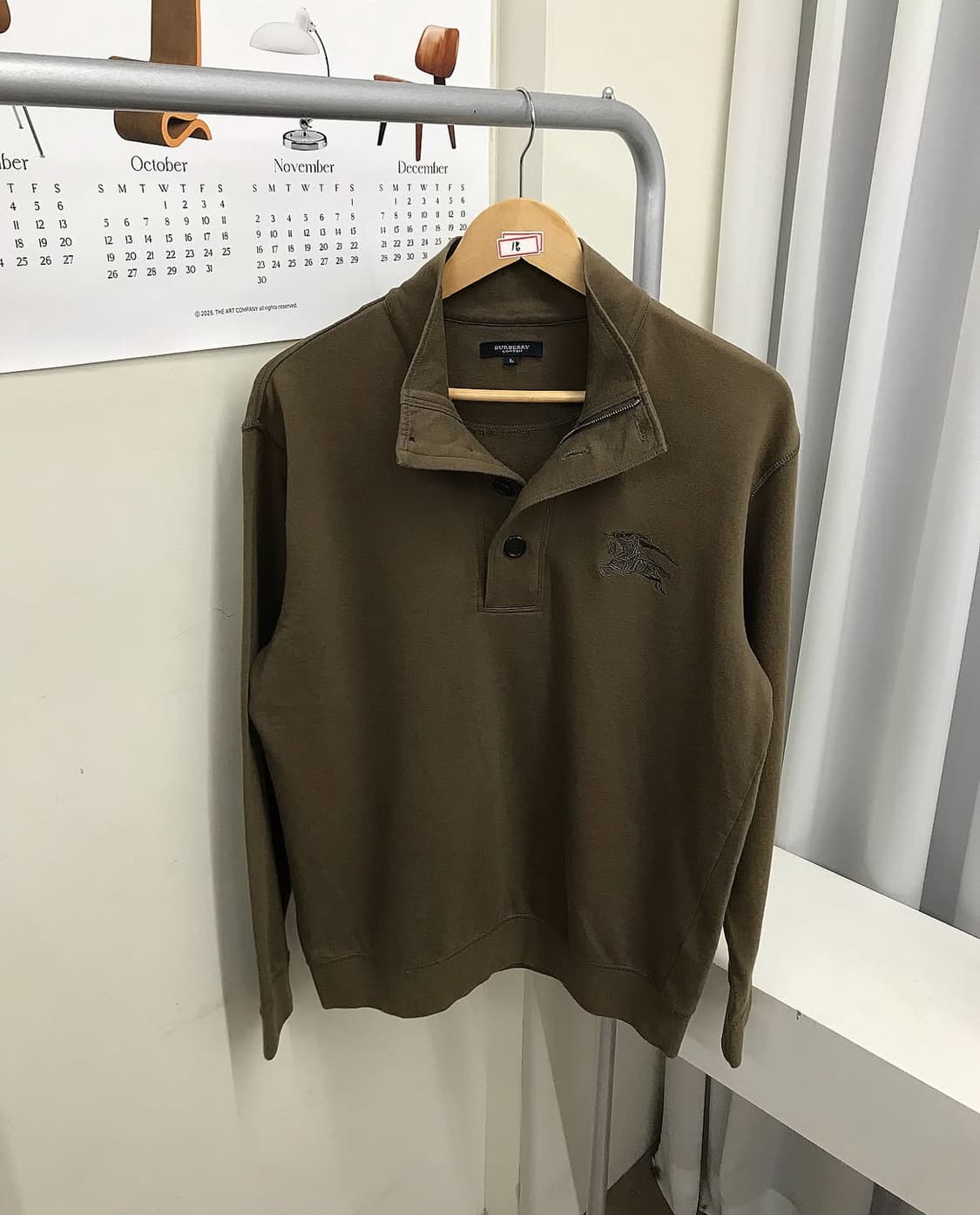 버버리 빅로고 헨리넥 긴팔티 맨투맨 상품이미지2