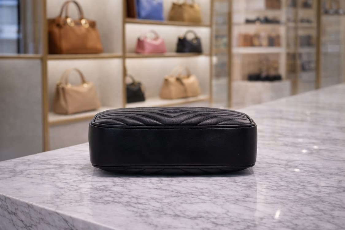 [S급]  생로랑 루 마틀라세 쉐브론 퀄팅 카프스킨 판매합니다!!! 상품이미지3