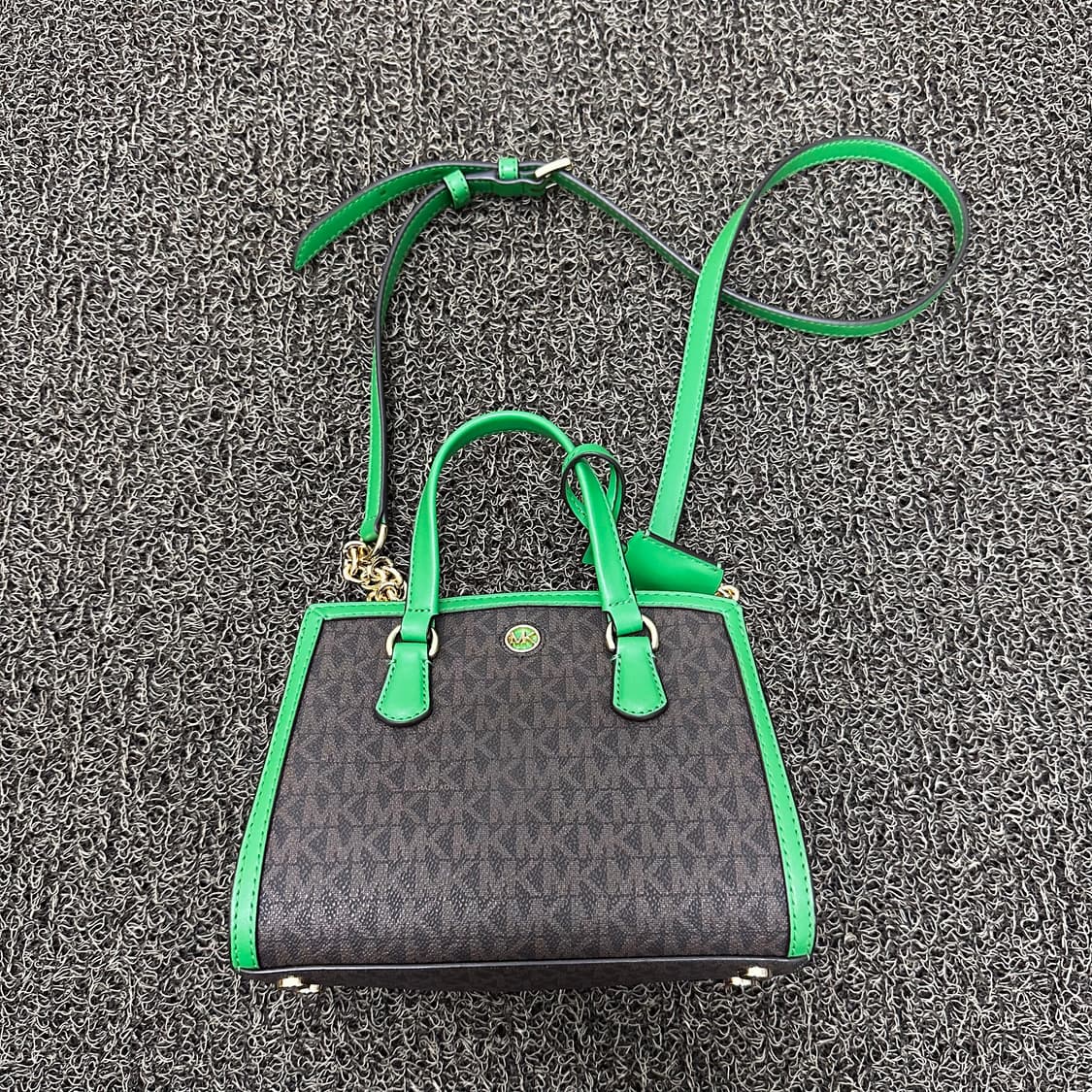 마이클코어스 시그니처 샹탈 여성 크로스백 그린 상품이미지1