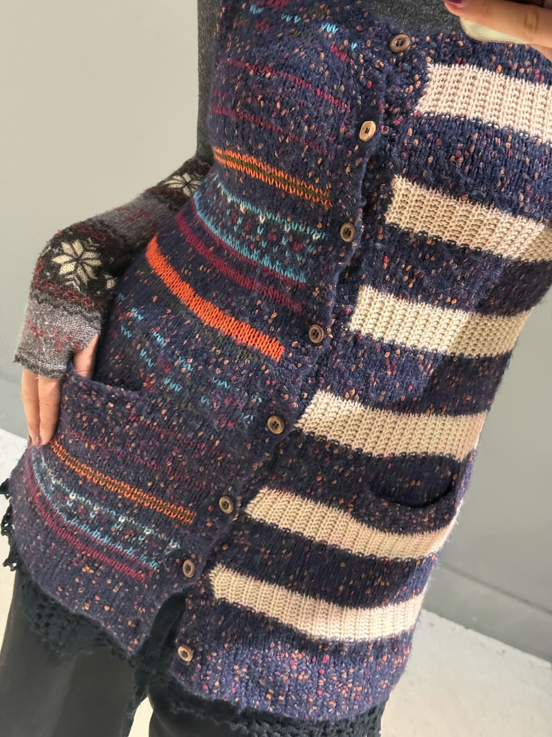 half pattern detail button-up knit vest 상품이미지3