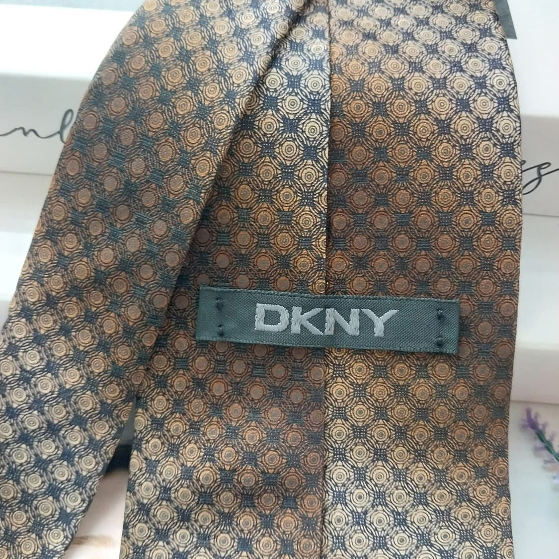 DKNY 실크 브라운 기하 패턴 넥타이 9.5cm A+등급 K1288
 상품이미지6