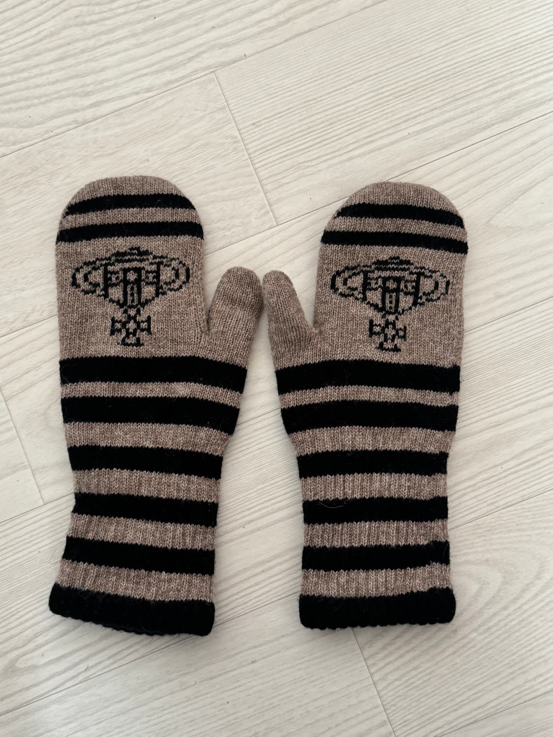 비비안웨스트우드 스트라이프 벙어리장갑 상품이미지3