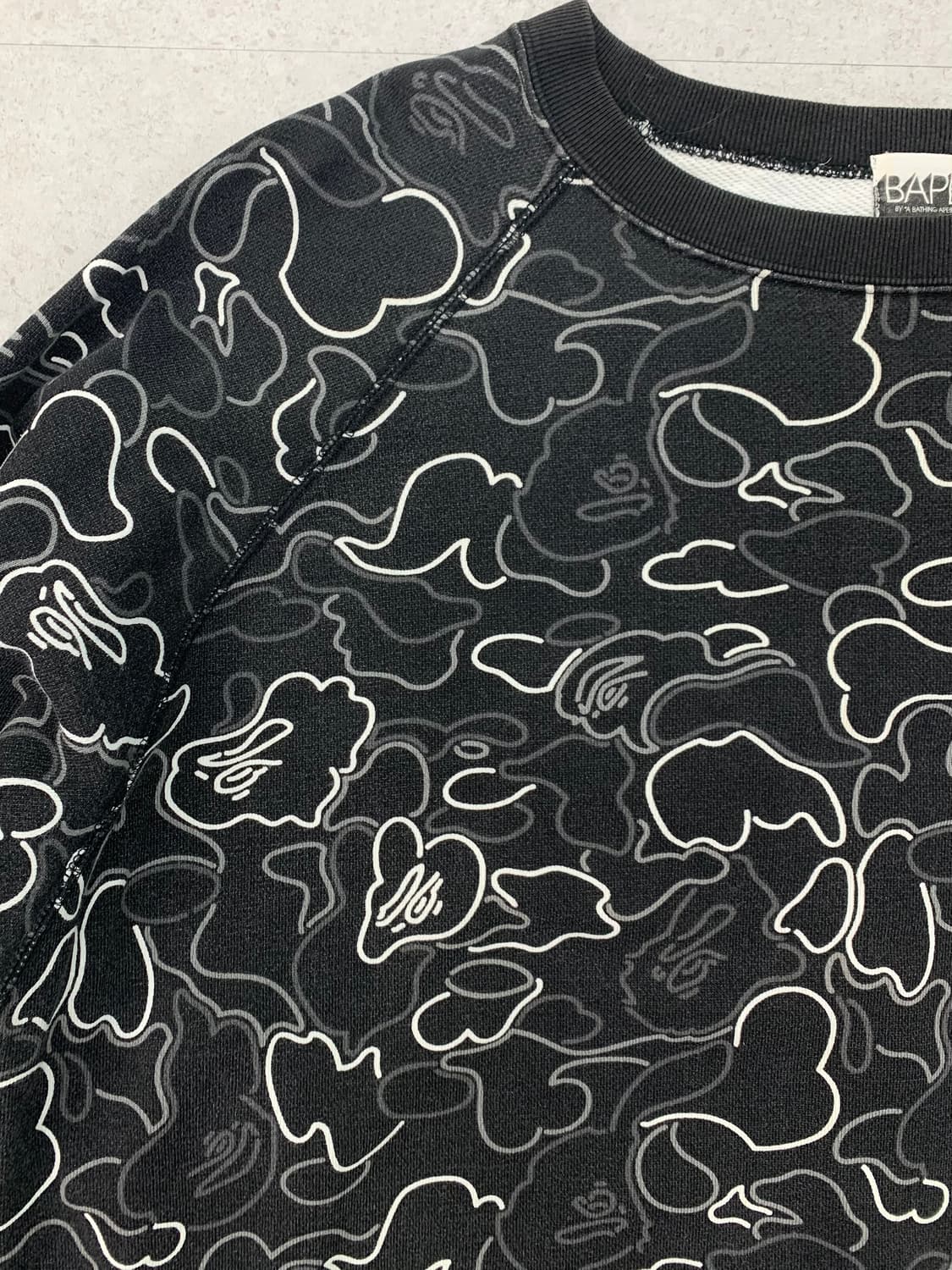 Bape 베이프 네온카모 크루넥 맨투맨 상품이미지4