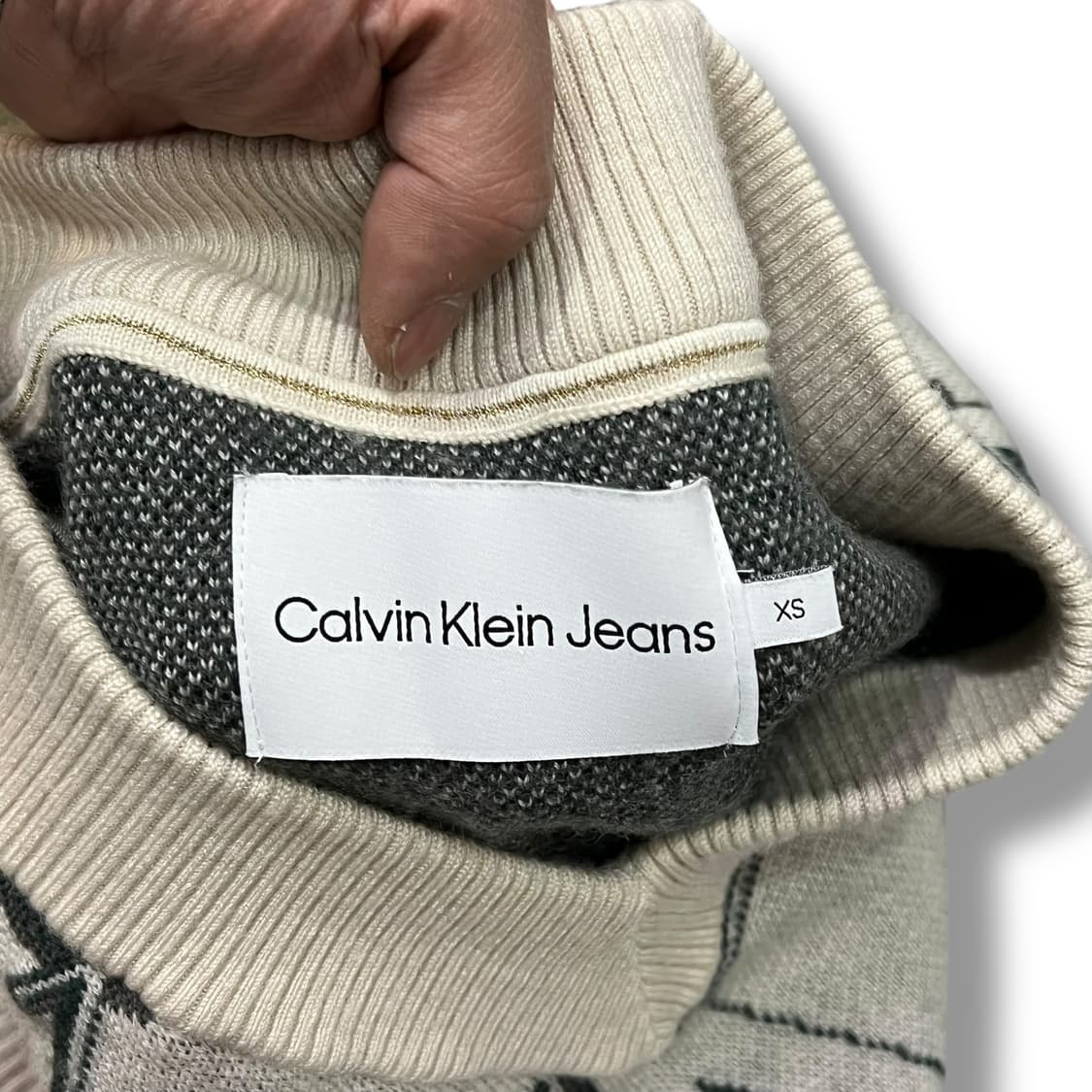  캘빈클라인 진스 로고 브이넥 니트 베스트 y14395 상품이미지6