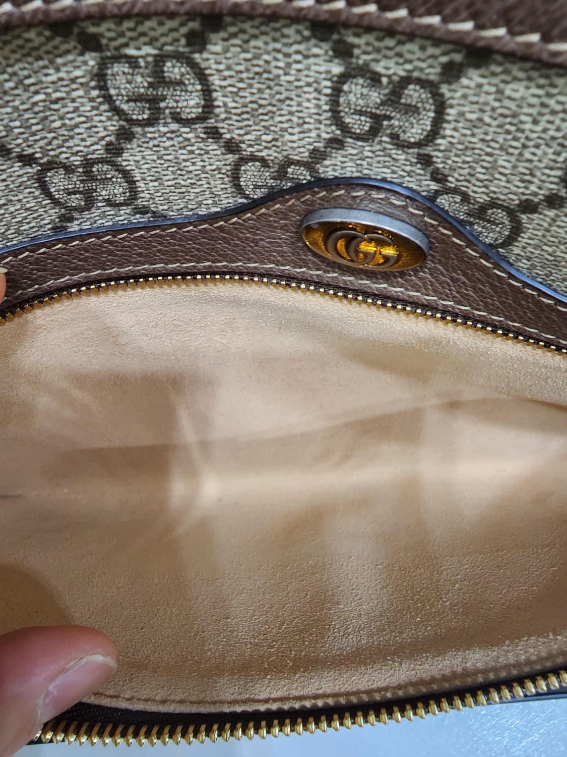 구찌 오피디아GG슈프림 클러치 상태최고 상품이미지6